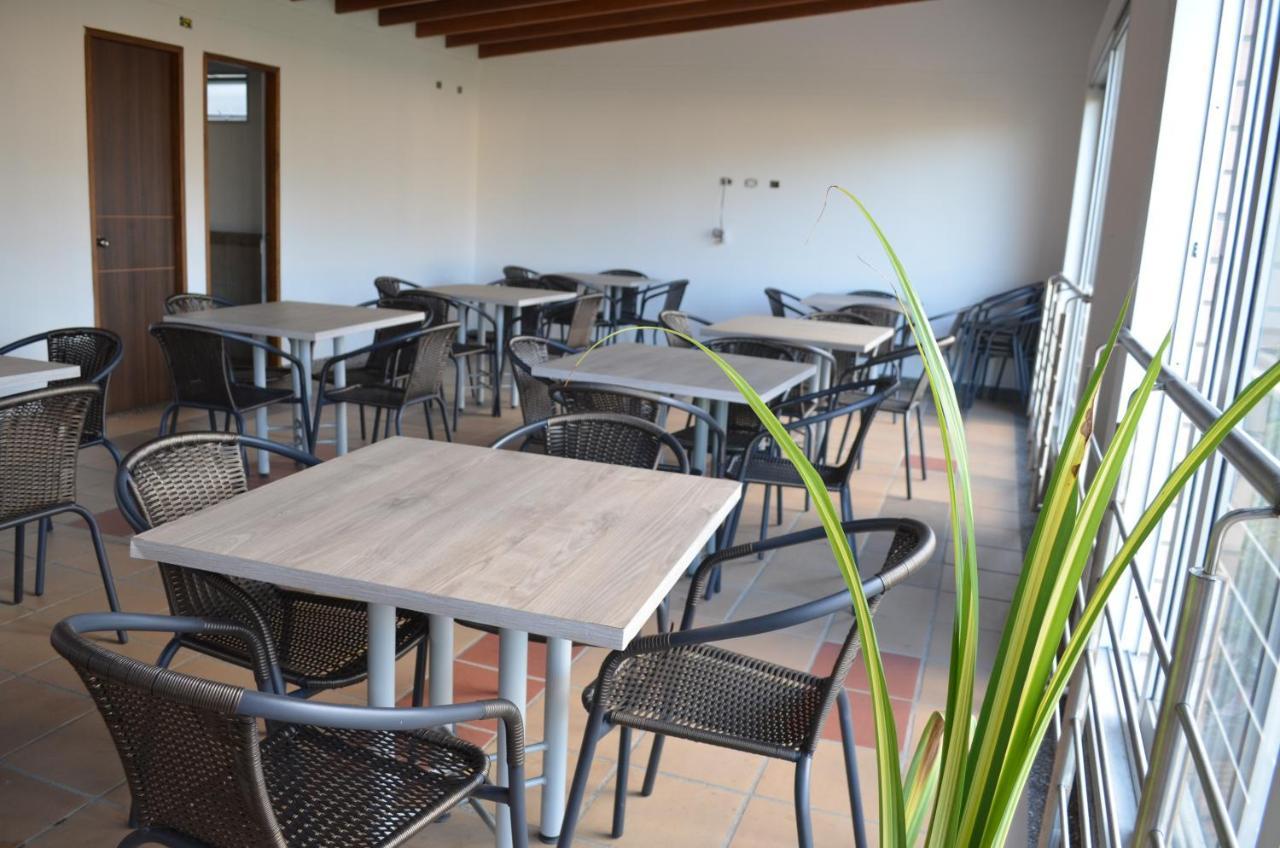 בלו Hotel Prada Sas מראה חיצוני תמונה